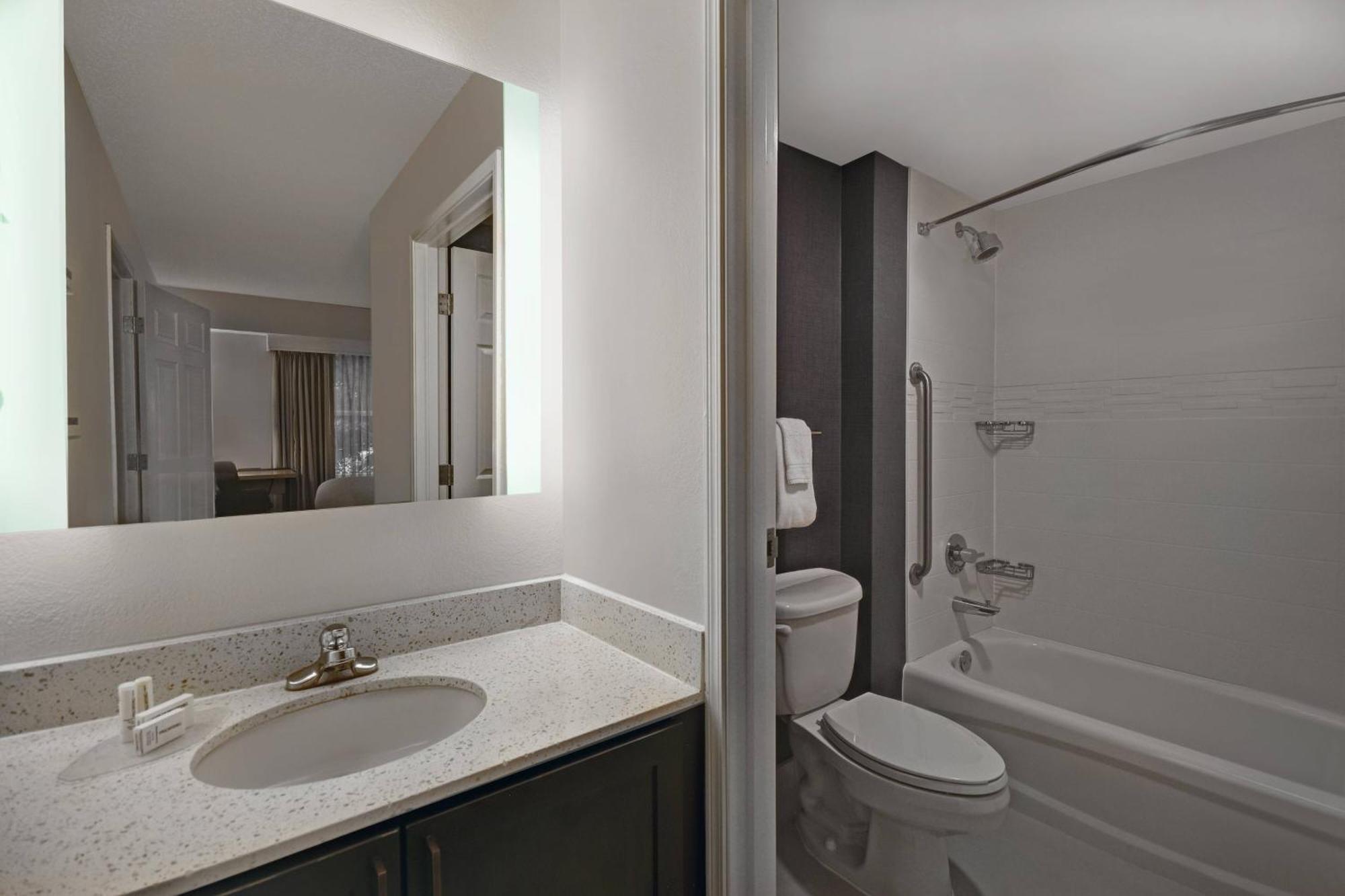 Residence Inn Louisville Airport Екстер'єр фото
