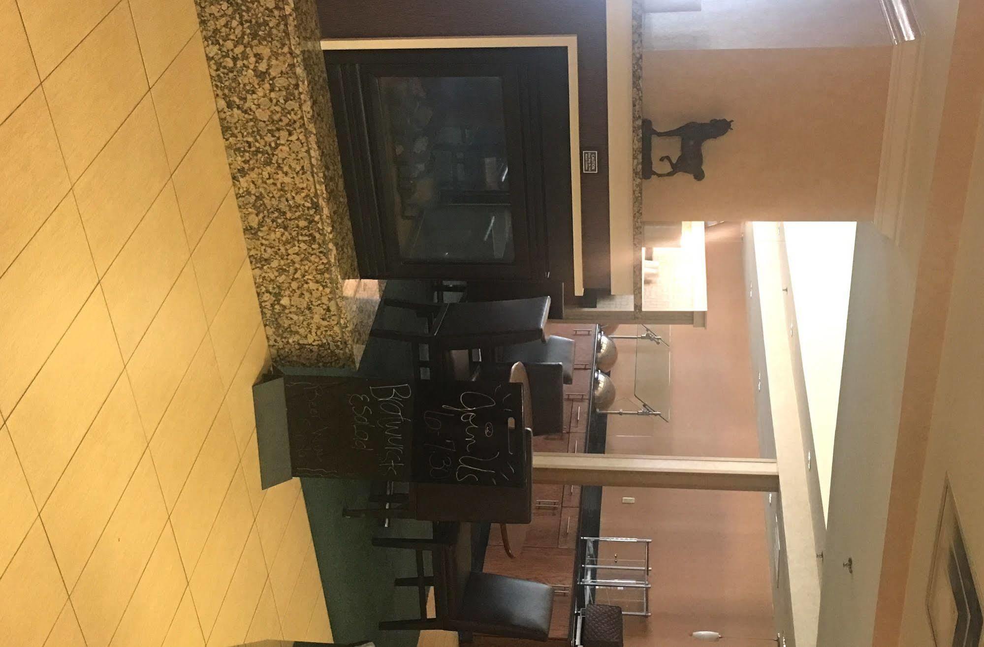 Residence Inn Louisville Airport Екстер'єр фото