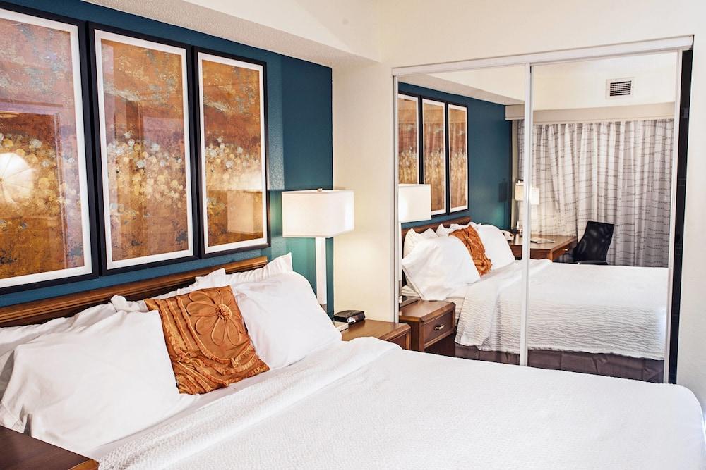 Residence Inn Louisville Airport Екстер'єр фото