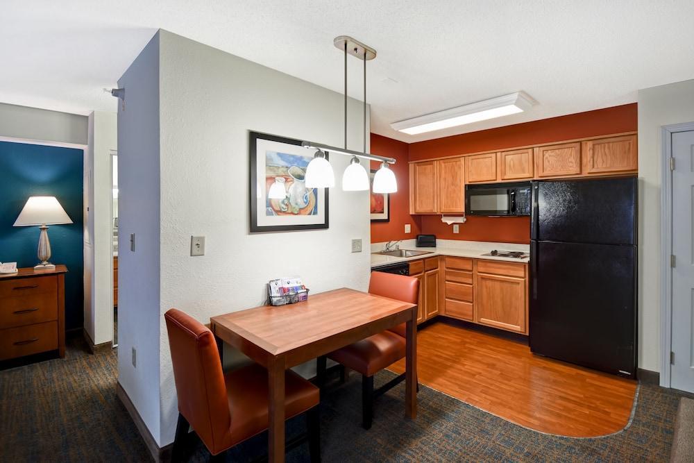 Residence Inn Louisville Airport Екстер'єр фото